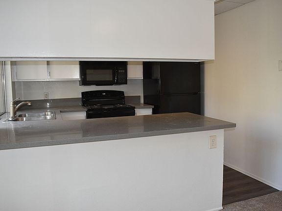 4th image of 7962 Mission Center Ct Unit J