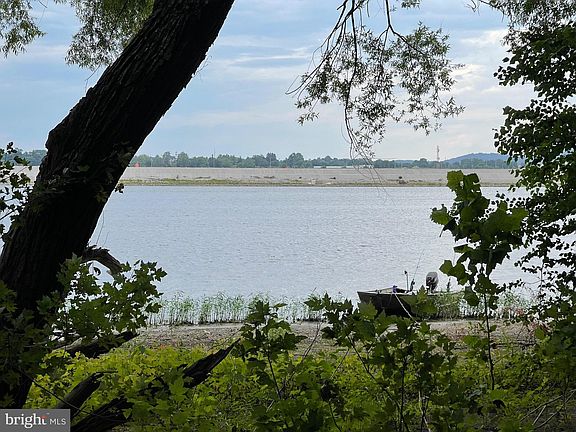 4th image of 1 Island