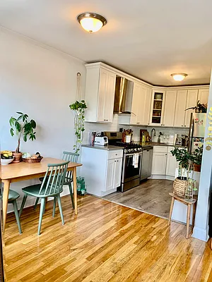 Rented by Halvatzis Realty | media 12