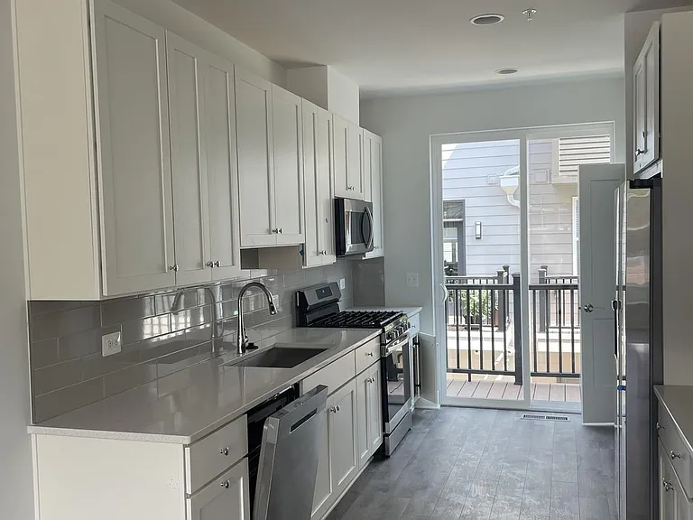 7372 Blade Dr — Photo 16