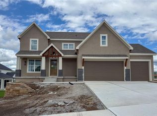 22076 W 99th Ter, Lenexa, KS 66220