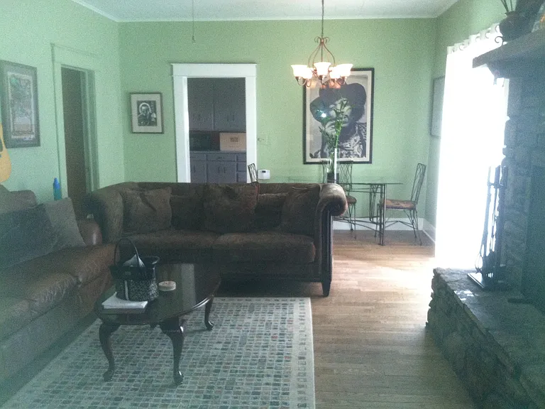 21 N Locust Ave — Photo 2