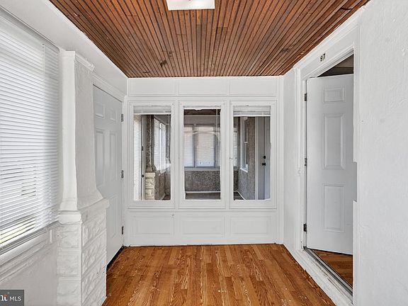 4th image of 97 Chestnut St