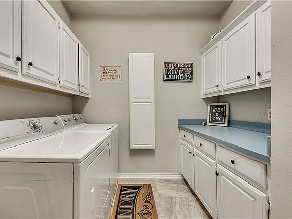 5th image of 1413 Yardley Pl