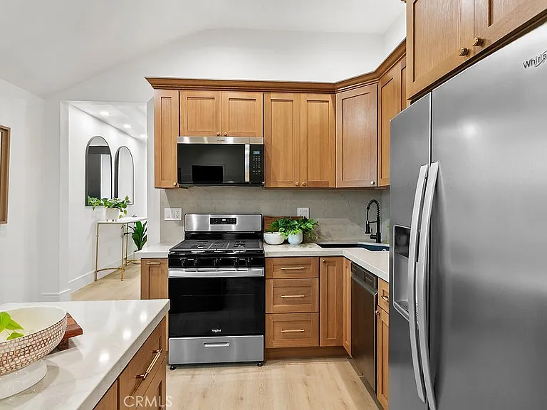 6091 Navajo Rd — Photo 37