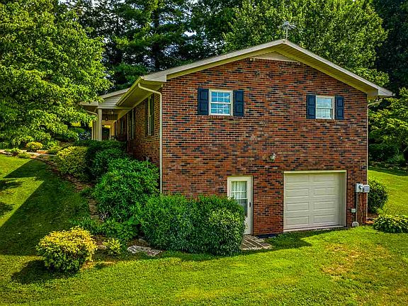 4th image of 2628 Hoover Dr