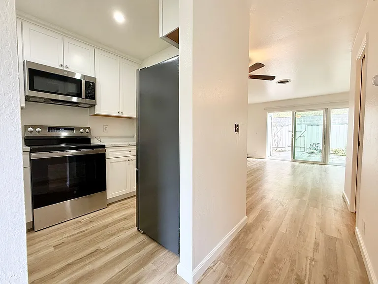 1254 Terra Nova Blvd — Photo 5