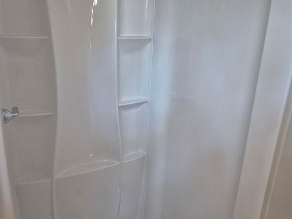 3rd image of 611 Nichol Ave #11571314