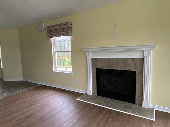 4th image of 408 Hidden Valley Dr