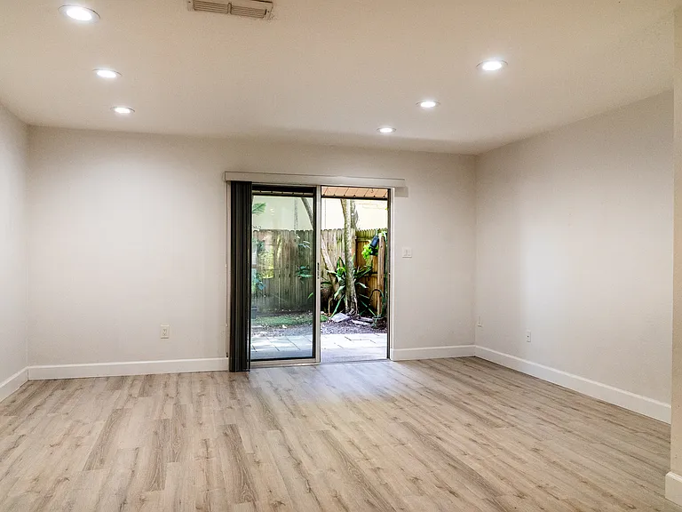517 S Summerlin Ave #517 — Photo 8