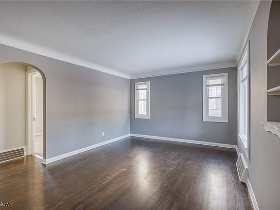 5th image of 13719 Belleshire Ave