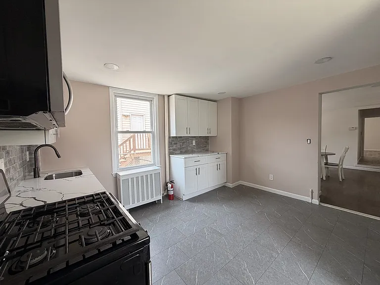 29 W Somerset St — Photo 3