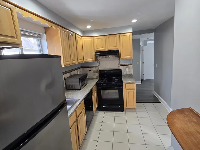 19 E 19th St #2 — Photo 6