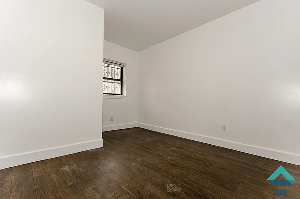 Rented by EXR | media 12