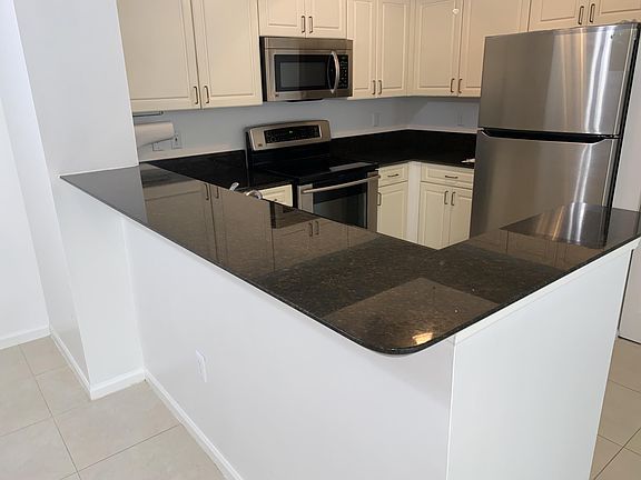 3rd image of 720 S Sapodilla Ave #408408