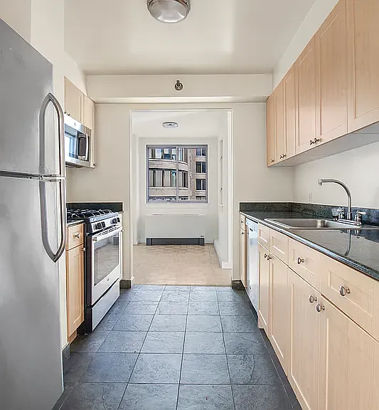 308 E 38th St #14B — Photo 9