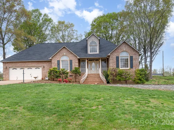 126 Harbourtown Dr, Kings Mountain, NC 28086