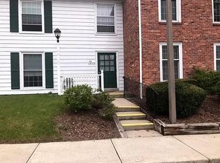 40 Yorktown Dr #40B, Springfield, MA 01108