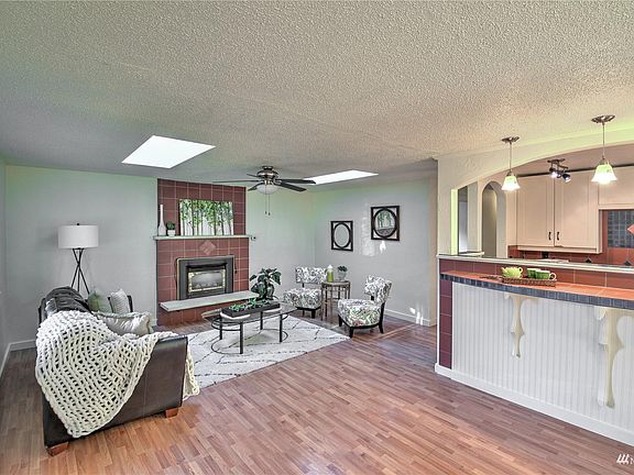 4th image of 1122 Quince St NE