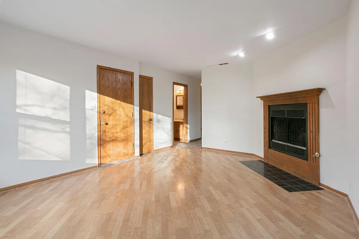 Building Photo - 1019 S Oakley Blvd #2