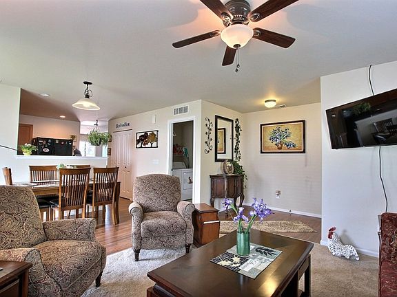 3rd image of 1325 Daffodil Ave NE