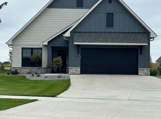2240 Sydney Ln, Hudson, WI 54016