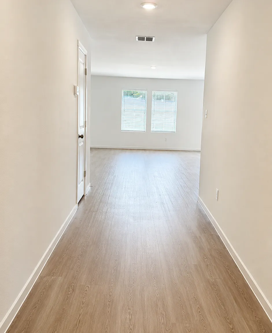 4 bed, 2056 sqft, $2,450 — Photo 4