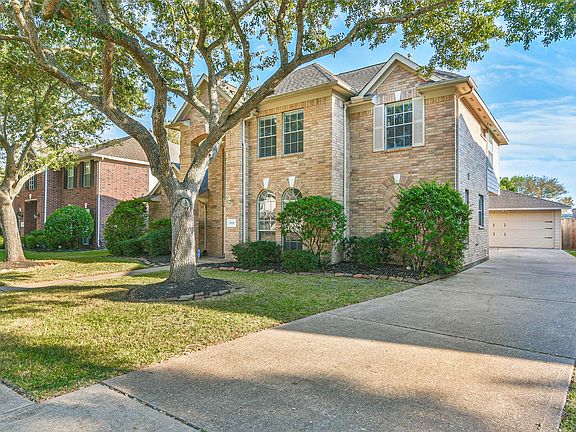 2nd image of 6108 W Oaks Cir S