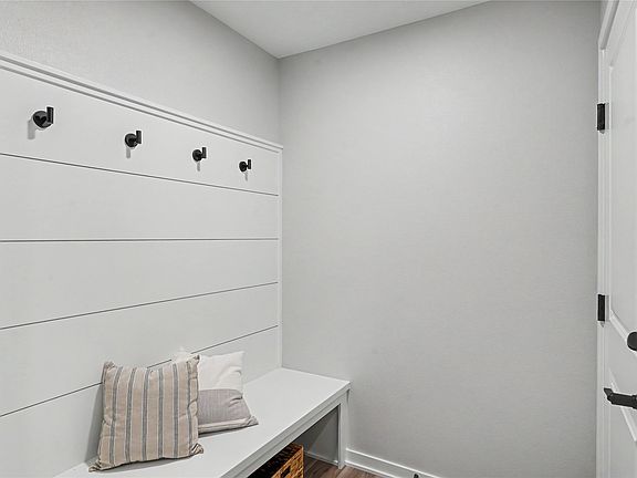 3rd image of 2712 Fleur Dr