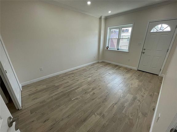 5th image of 168 Bay 44 St