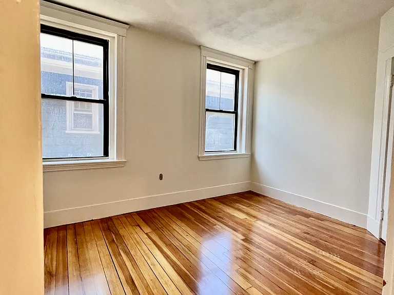 48 Endicott St #2R — Photo 15