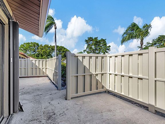 4th image of 1022 Green Pine Boulevard #D