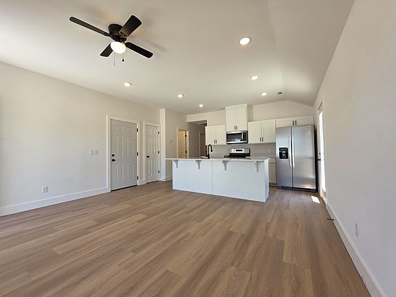5th image of 115 W Rainsong St