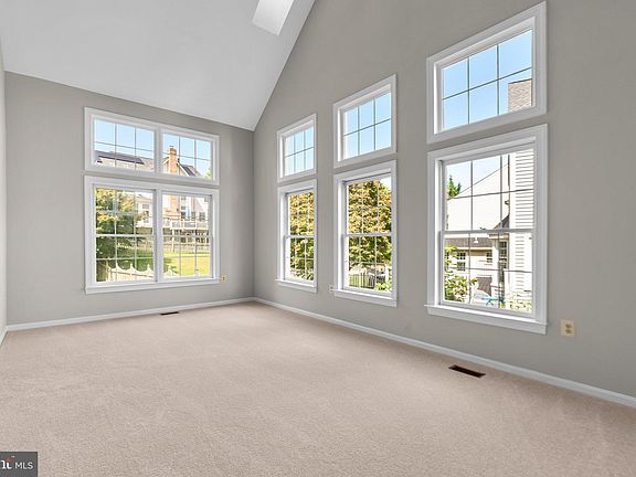 5th image of 307 Argosy Dr