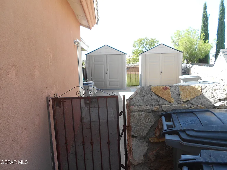 1201 Brown Ridge Pl — Photo 8