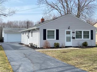 1008 Eastlake Dr, Eastlake, OH 44095