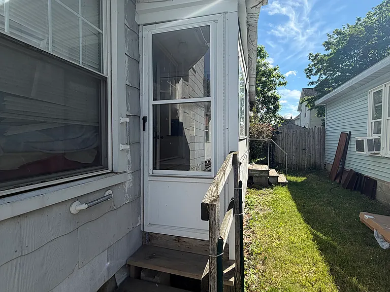 1864 Albany St #1 — Photo 3