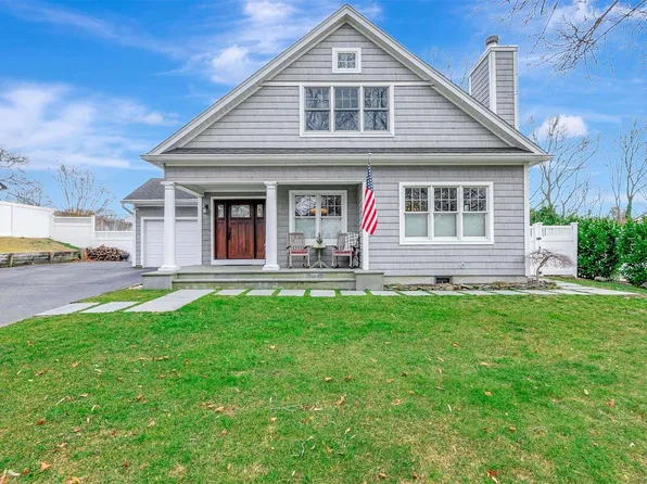 10 Riviera Drive, Smithtown, NY 11787