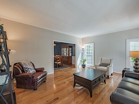 5th image of 102 Settlers Mill Ln