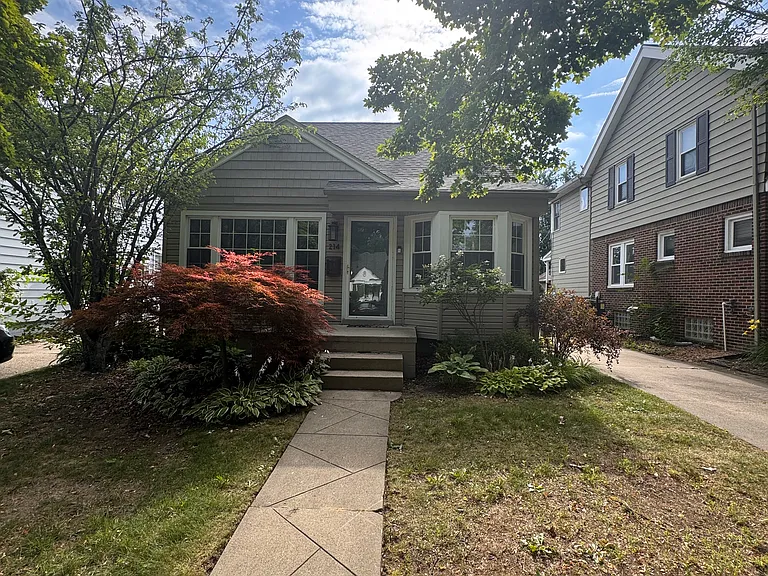214 N Connecticut Ave — Photo 38