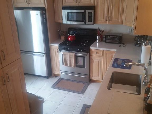 4th image of 595 N End Blvd Unit 11