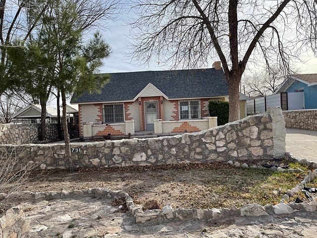 1st image of 706 W 11th St