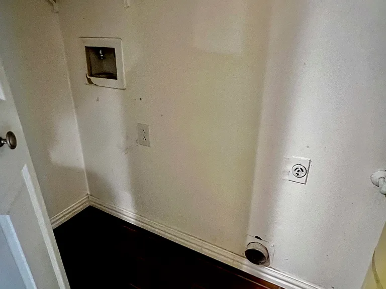 WASHER AND DRYER CONNECTIONS INSIDE THE UNIT