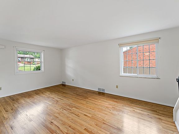 5th image of 212 Mardi Gras Dr