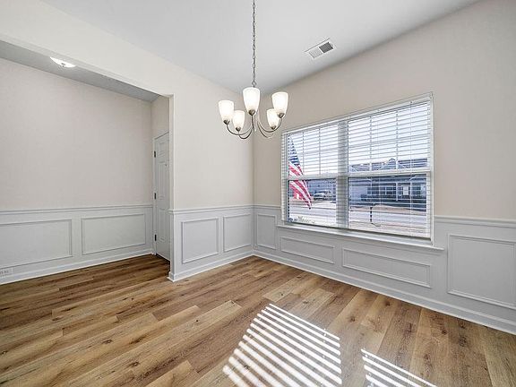 3rd image of 15 Sleepy Oaks Trl NE