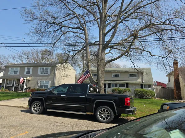 6 Cozy Cor, Avenel, NJ 07001