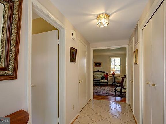 5th image of 636 Blossom Dr