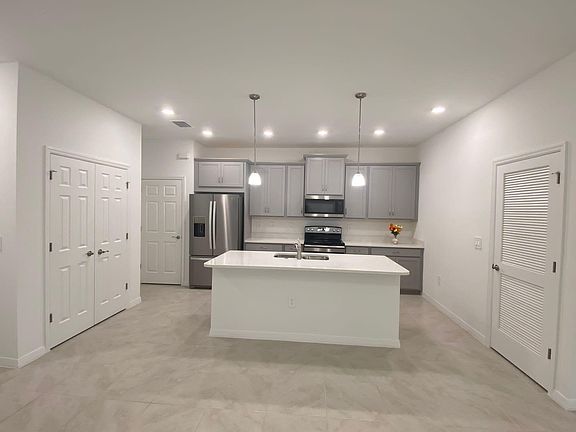 5th image of 4225 Bloomfield St