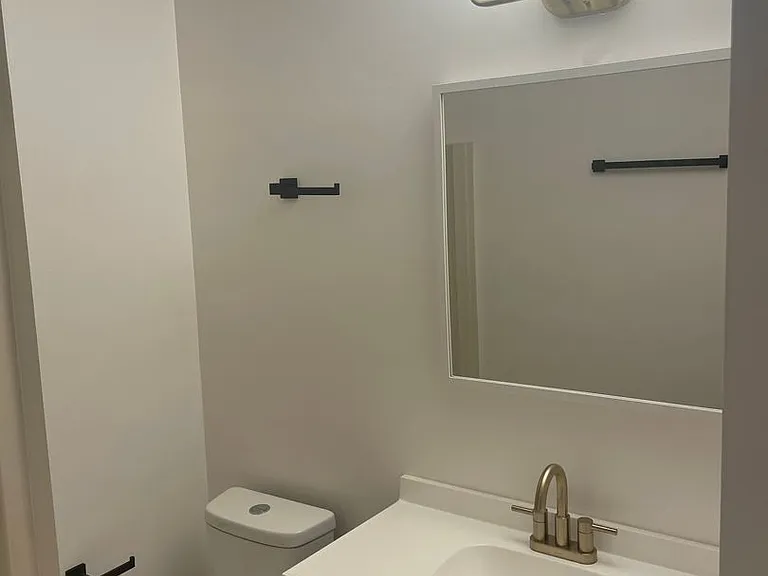 1101 W Main St #D — Photo 8