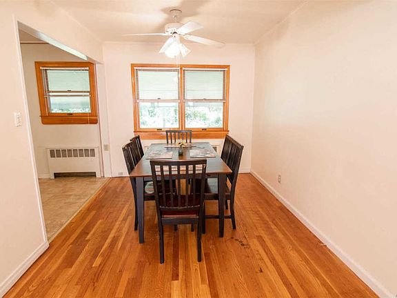 4th image of 7 Selden Dr